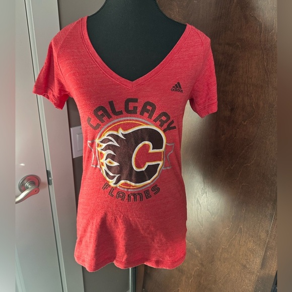 Adidas Calgary Flames v-neck women’s tee - Picture 1 of 3